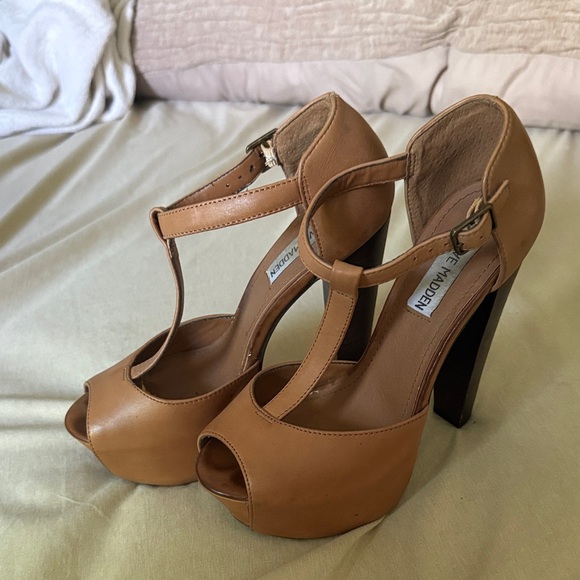 Steve Madden Camel T-Strap Peep Toe Heels - Picture 1 of 3